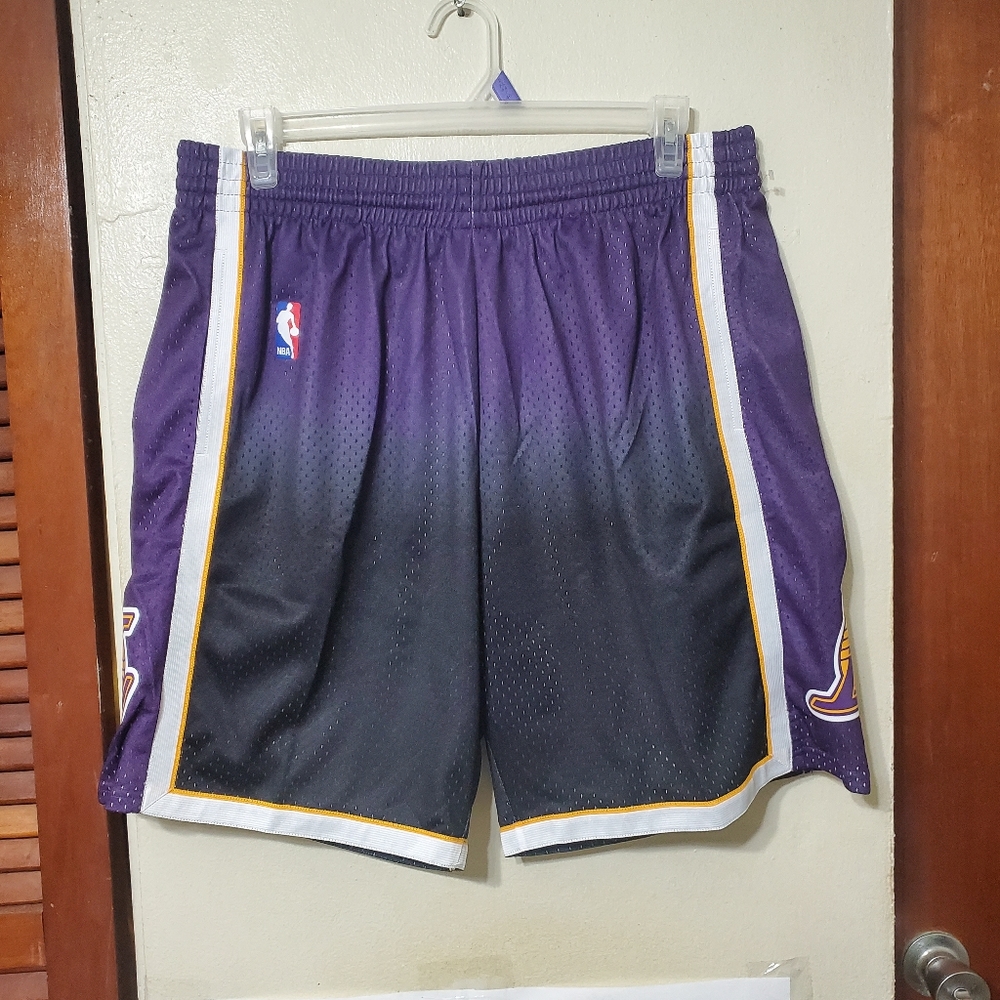 Mitchell & Ness LA Lakers Basketball Shorts - Picture 3 of 16